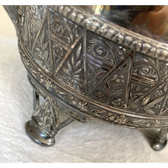 Meriden B Company Silverplate Hollowware No. 1926 5 and 6 Coffee Pots Britannia - Picture 15 of 16